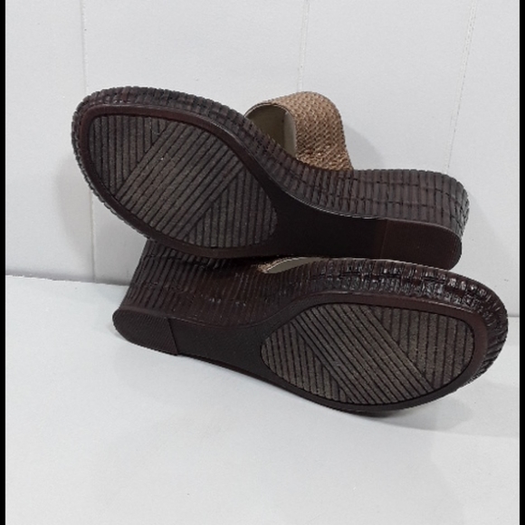 White Mountain gold between toe wedge sandals size 9.5m - Picture 8 of 8